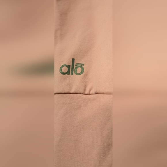 EUC Y2K Alo Yoga Baby Pink Casual Comfy Exercise Gym Hoodie Top SZ M - Picture 5 of 8